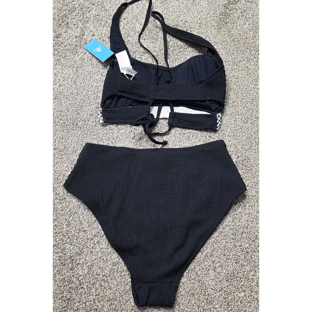 NWT Cupshe Two Piece Swimsuit Size Medium Black Bikini Activewear Pool Beach - Picture 2 of 8